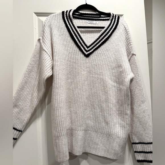 Arizona Jean Company Tops - Arizona Jean Co V-Neck Sweater with Stripes preppy academia tennis